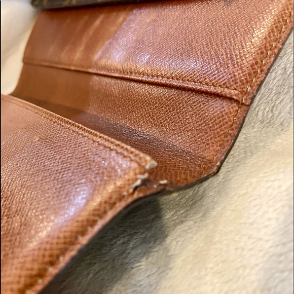 SOLD ✅ Authentic Louis Vuitton Passport Clutch - Picture 9 of 12